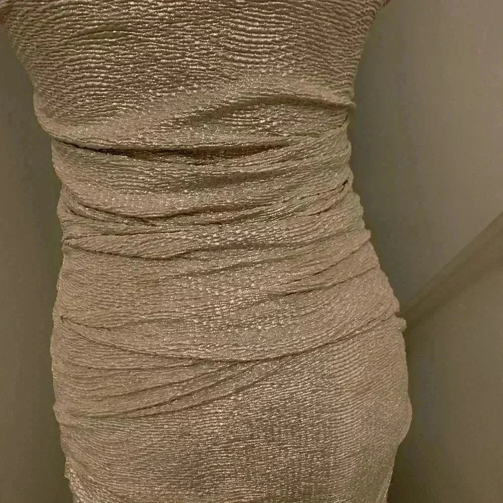 Express gold ruched one shoulder dress size 4 - Picture 3 of 8